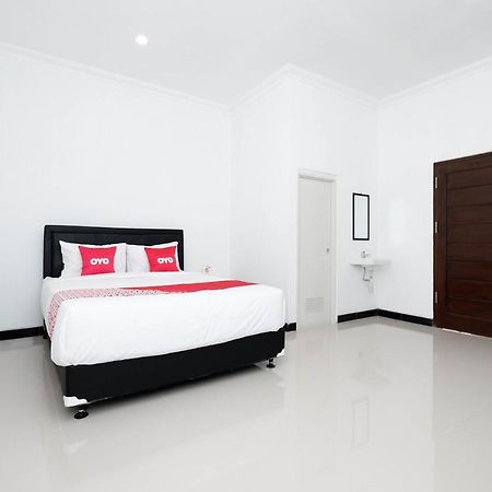 Oyo 1611 Four D'Home Solo Exterior foto